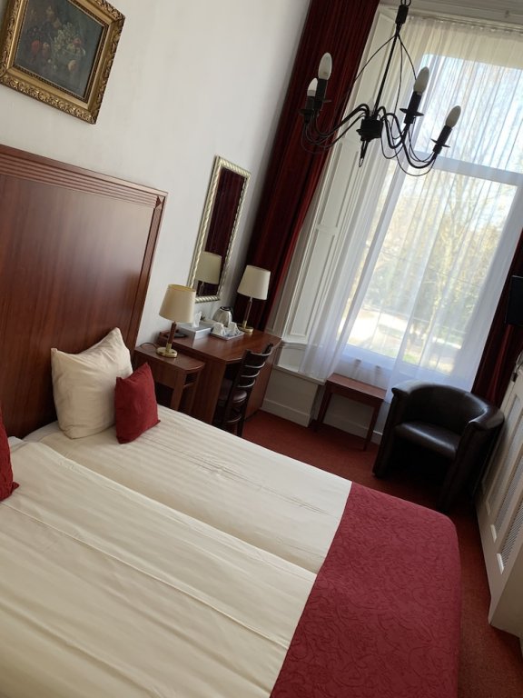 Фото Hotel Parklane