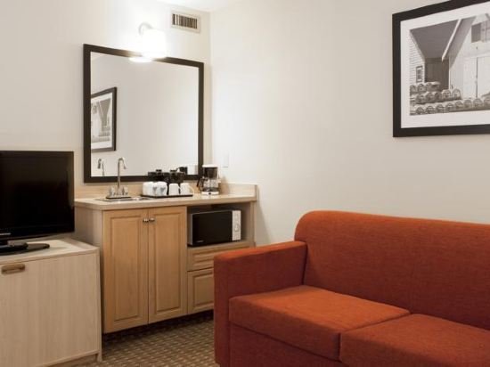 Фото Travelodge Suites by Wyndham Moncton