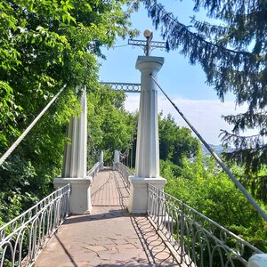 Висячий мост (Республика Башкортостан, городской округ Уфа, Кировский район, сад имени Салавата Юлаева), достопримечательность в Уфе