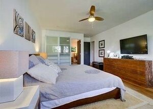 Newly remodeled Beach 2 Br condo by RedAwning