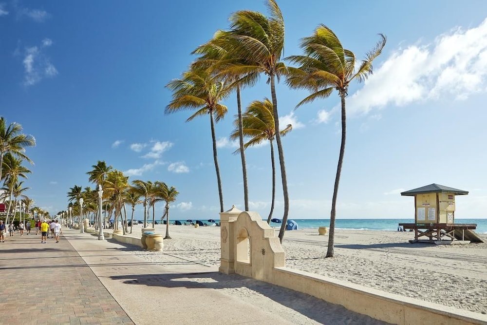 Фото Ch Luxury Condos & Studios On The Beach