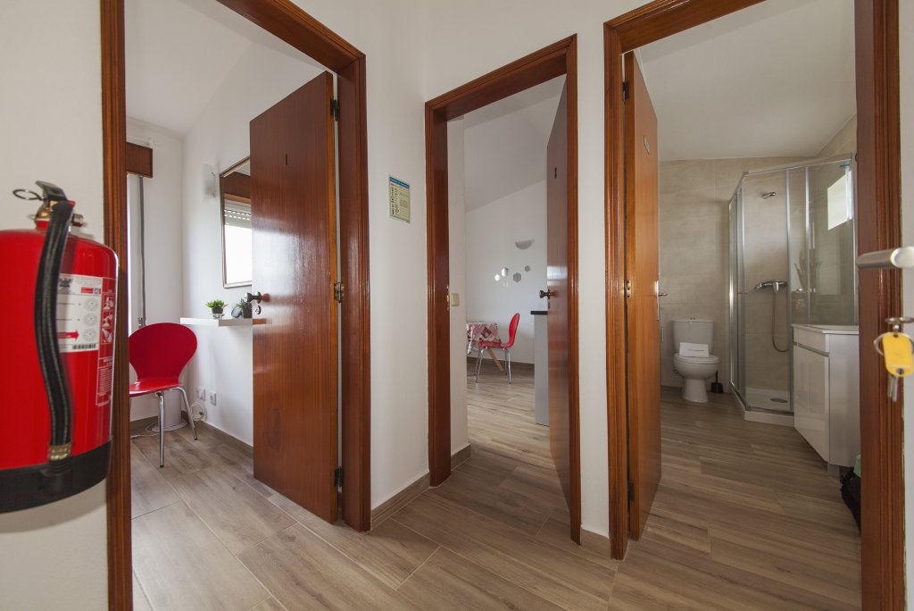 Фото A38 - Rising Sun Top-Floor Flat