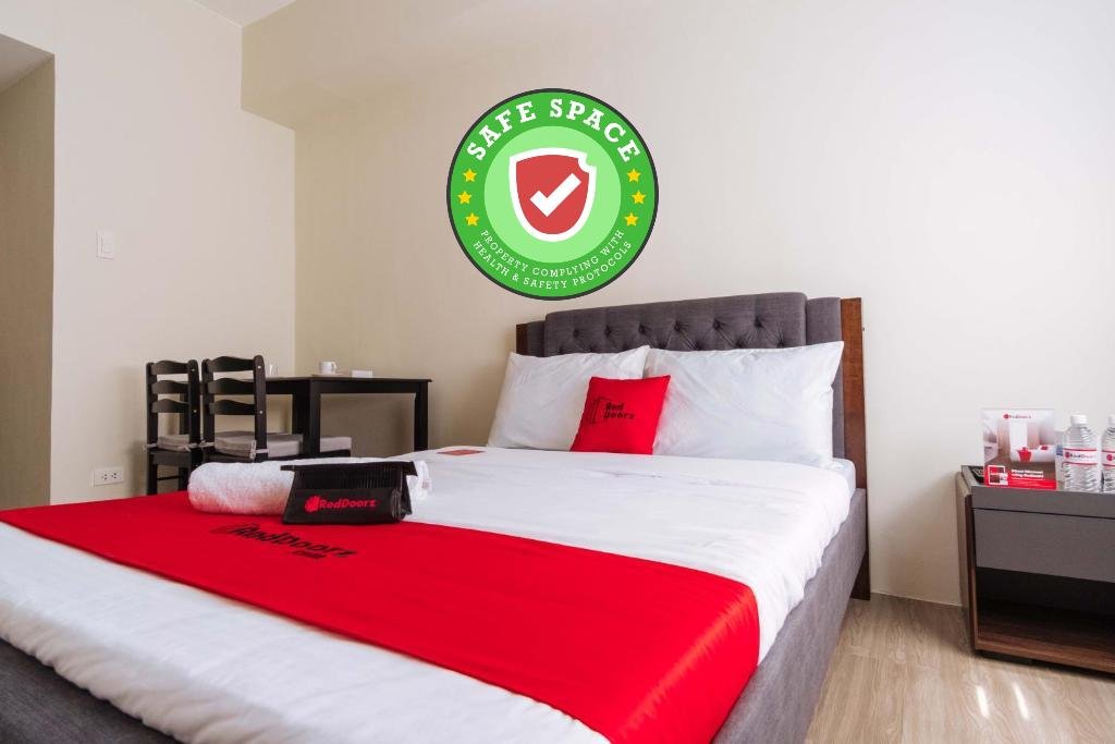 Фото RedDoorz Premium @ Vista Heights Legarda