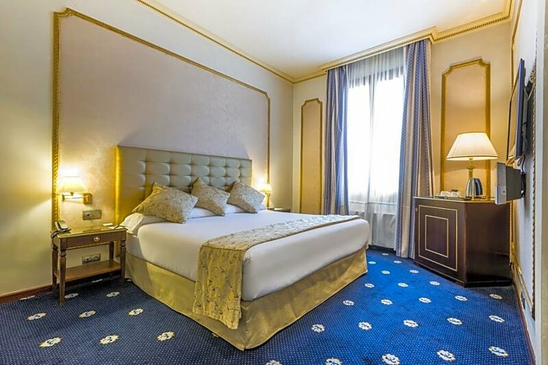 Гостиница Hotel Roger de Lluria Barcelona