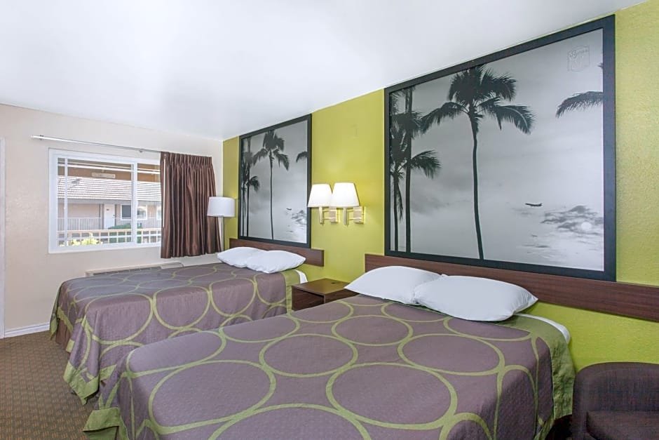 Фото Super 8 by Wyndham Los Angeles/Alhambra