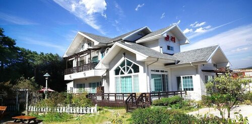 Гостиница Gangneung Gyeongpo Bali Pension в Канныне