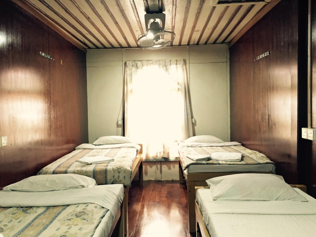 Фото Mr. Charles Hotel