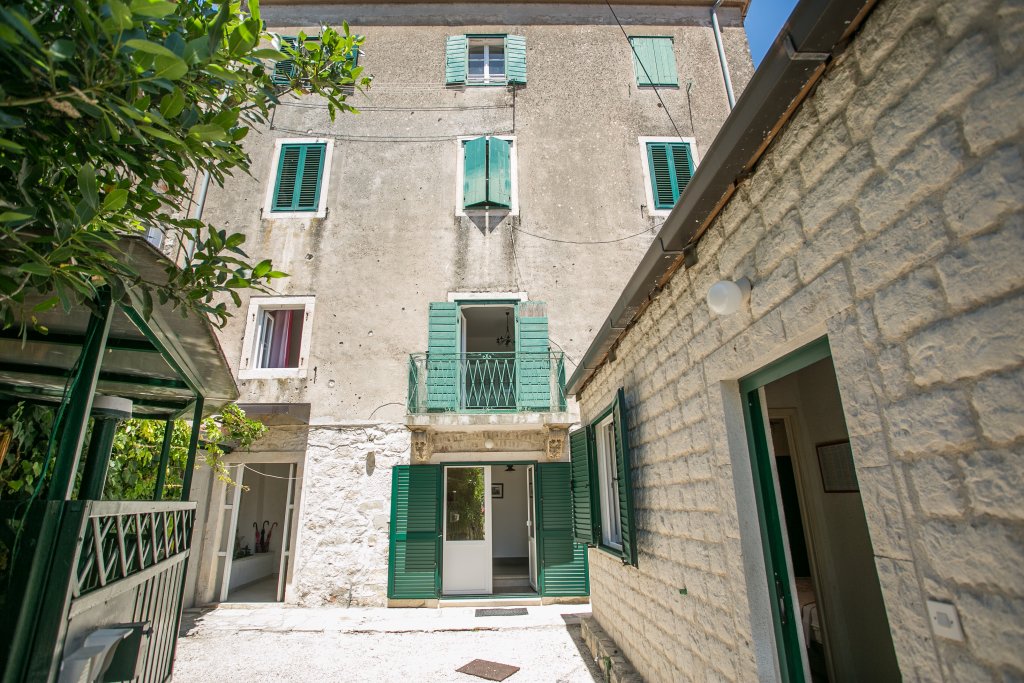 Фото Отель Garden Hotel