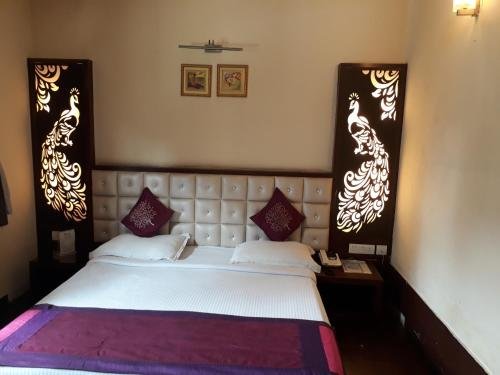 Фото Hotel Square 9 Inn