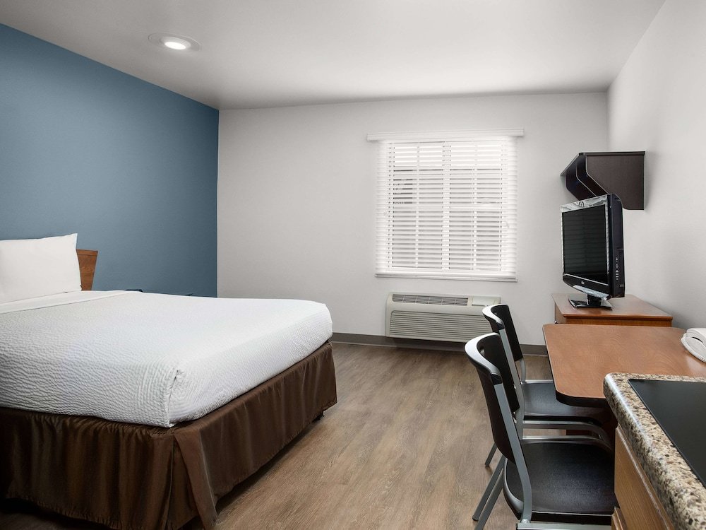 Фото WoodSpring Suites Pensacola Northeast