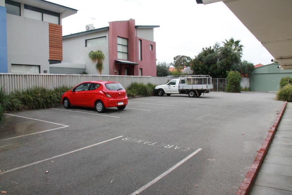 Фото Malibu Apartments