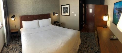 Фото Four Points by Sheraton Philadelphia City Center