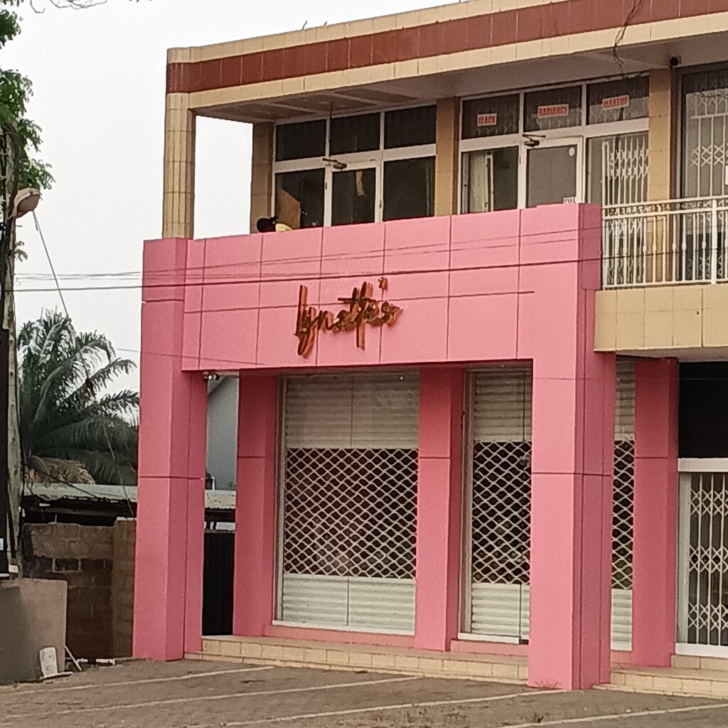 Clothing store Lynette's, Accra, photo