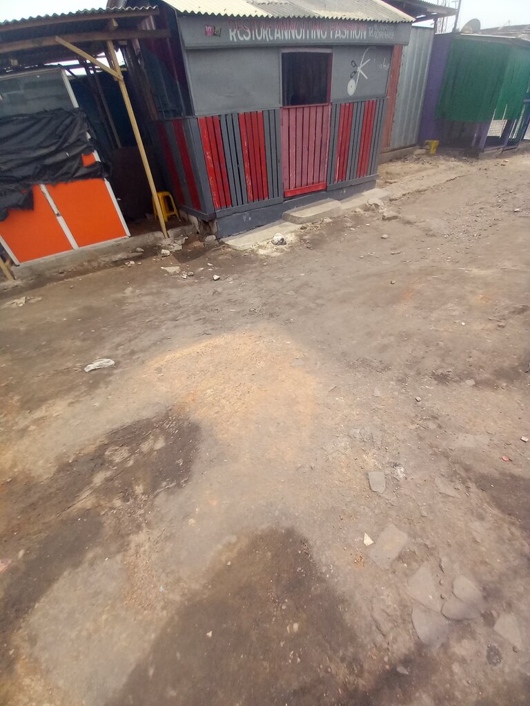 Fashion house Restore Anoiting, Accra, photo