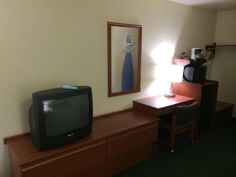 Фото Econo Lodge Portland City Center