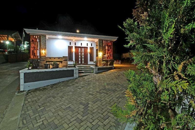 Гостиница Bromo Holiday Guesthouse