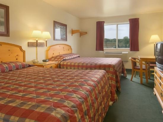 Фото Super 8 by Wyndham West Branch