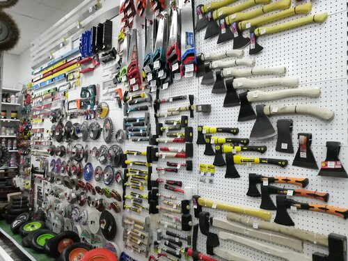 Yapı mağazası Mir instrumenta i Rti, Kansk, foto