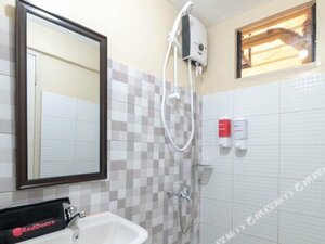 Гостиница RedDoorz near Pnr Espana Station