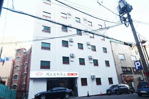 Хостел Kimchee Busan Station Guesthouse - Hostel в Пусане