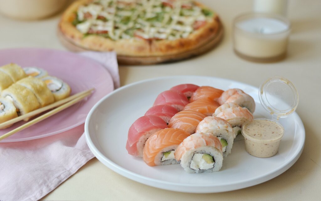 Food and lunch delivery Hochu sushi, Sevastopol, photo