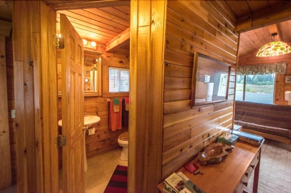 Фото A Cabin by the Pond