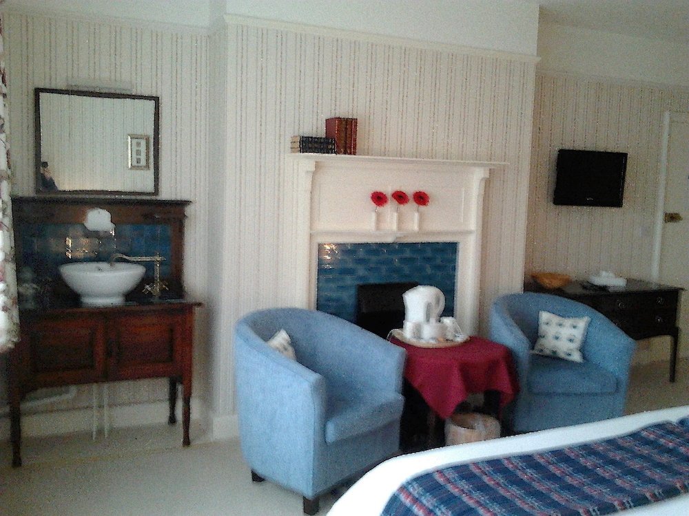 Фото Swiss Cottage Bed And Breakfast