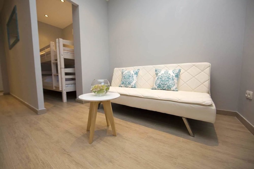 Фото Studio Apartment with garden