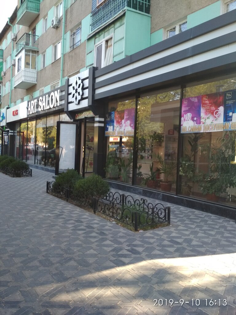 Sovg‘alar va yodgorliklar do‘koni Art salon, Toshkent, foto