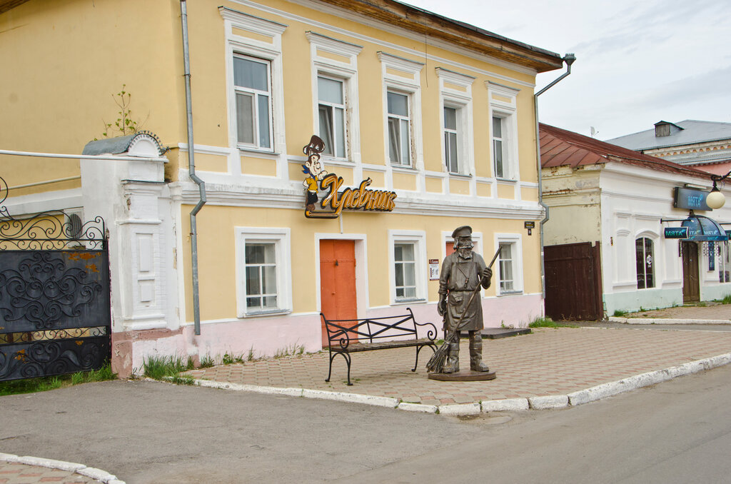 Жанровая скульптура Дворник, Елабуга, фото