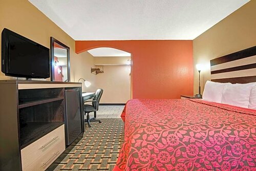 Гостиница Days Inn by Wyndham Kansas City в Канзас-Сити