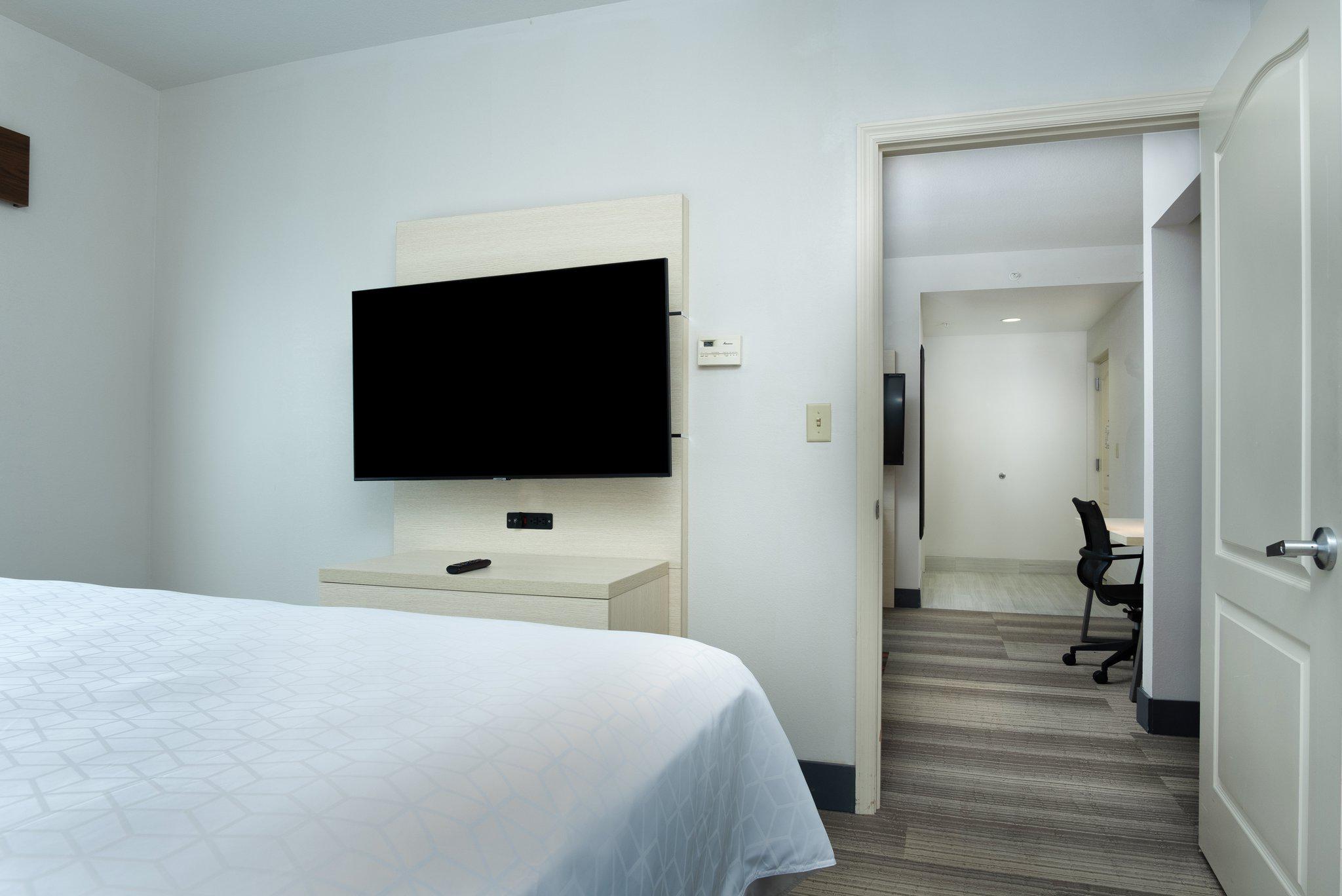 Фото Holiday Inn Express & Suites, International Drive, an Ihg Hotel