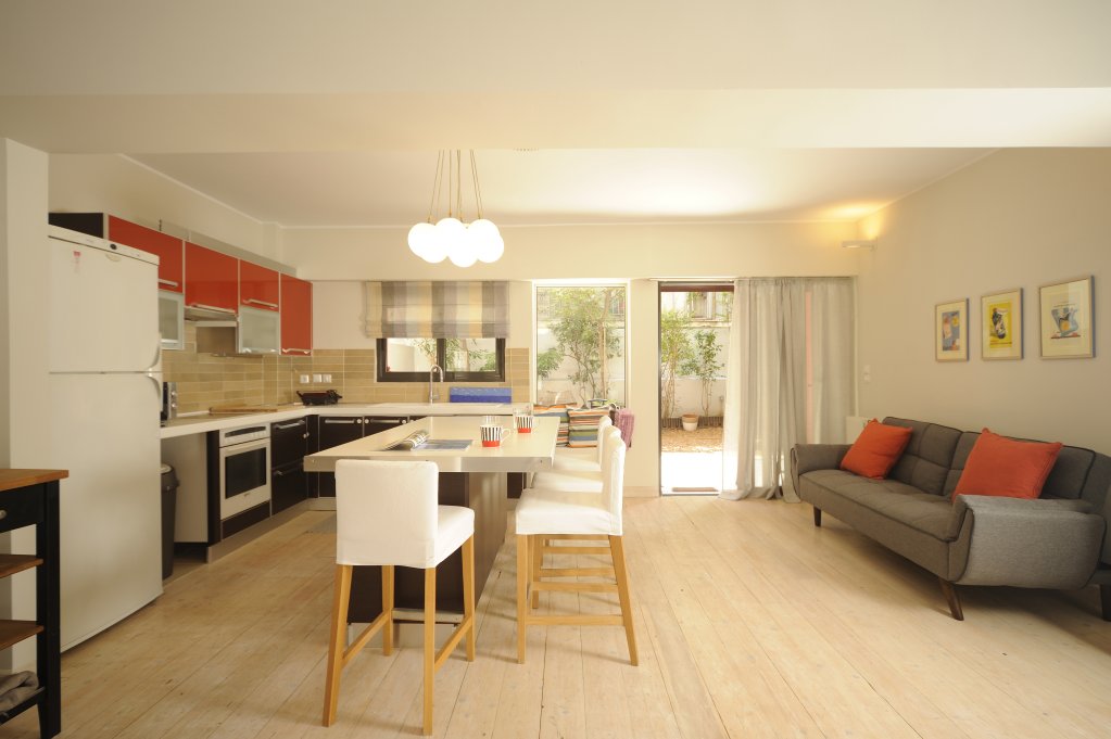 Фото Koukaki Garden Escape Child Friendly Apartment 