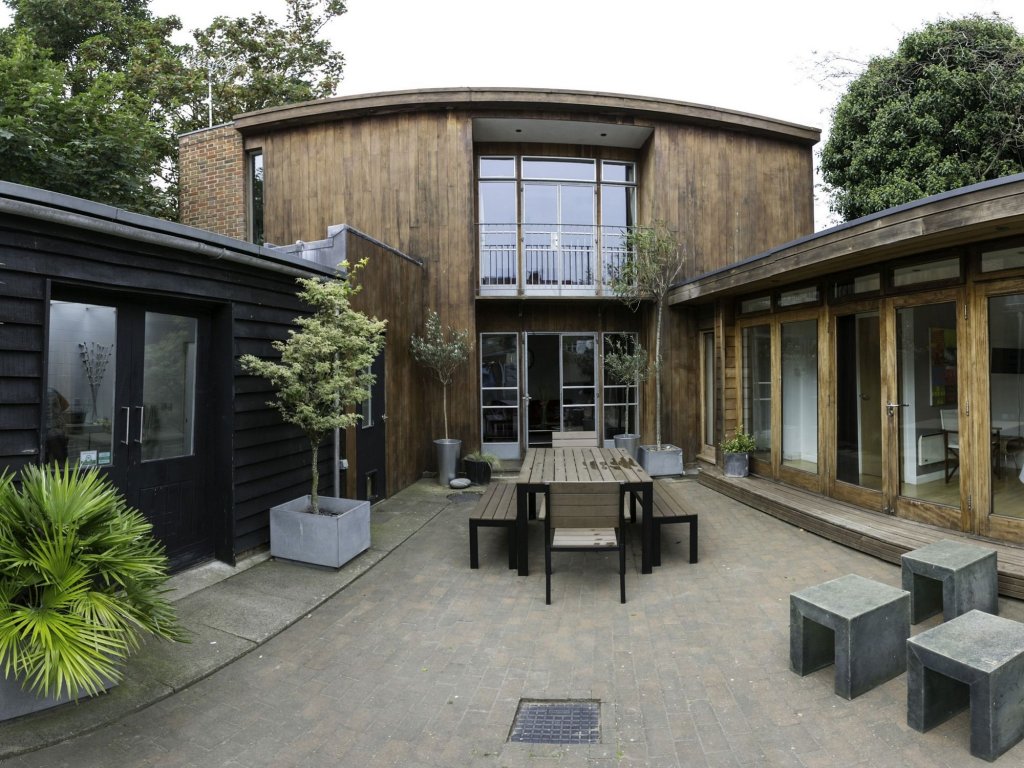 Фото Cedar House at The Old Fire Station