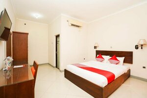 Гостиница Oyo 1430 Hotel Ratna Syariah в Проболинго