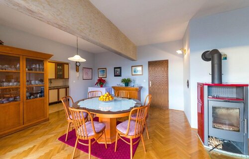 Жильё посуточно Amazing Apartment in Kastel Sucurac With 3 Bedrooms and Wifi