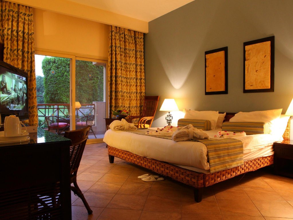 Фото Swiss Inn Pyramids Golf Resort