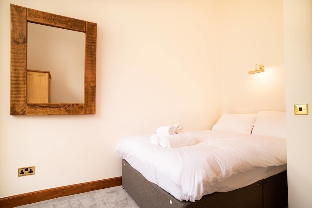 Фото 5 Bedroom Apt Near Meadows & George Square