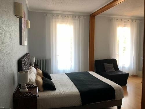 Гостиница Hotel Les Diligences в Шароле