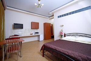 Zamok (selo Besedy, Leninskaya Street, 1/34) ، فندق