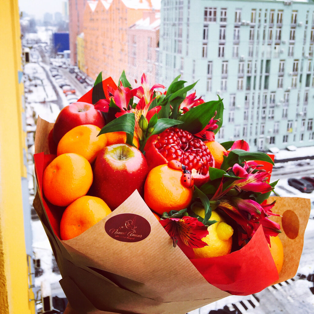 Flowers and bouquets delivery Nouvel Amour Bukety iz fruktov i ovoshchey, Kyiv, photo