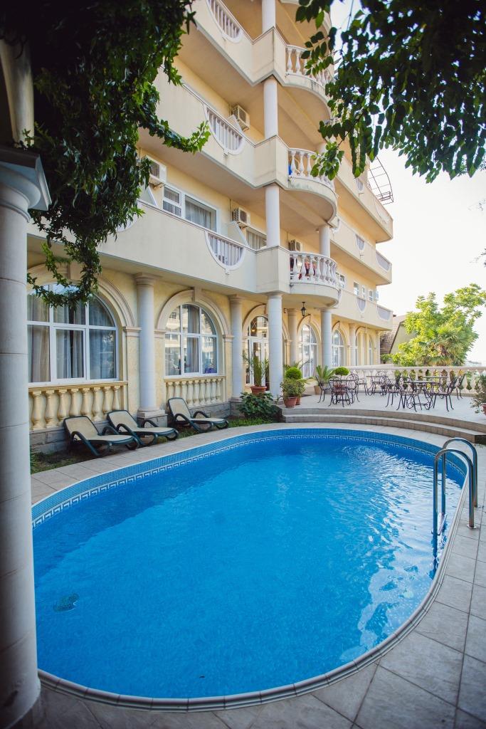 Фото Грейс Наири