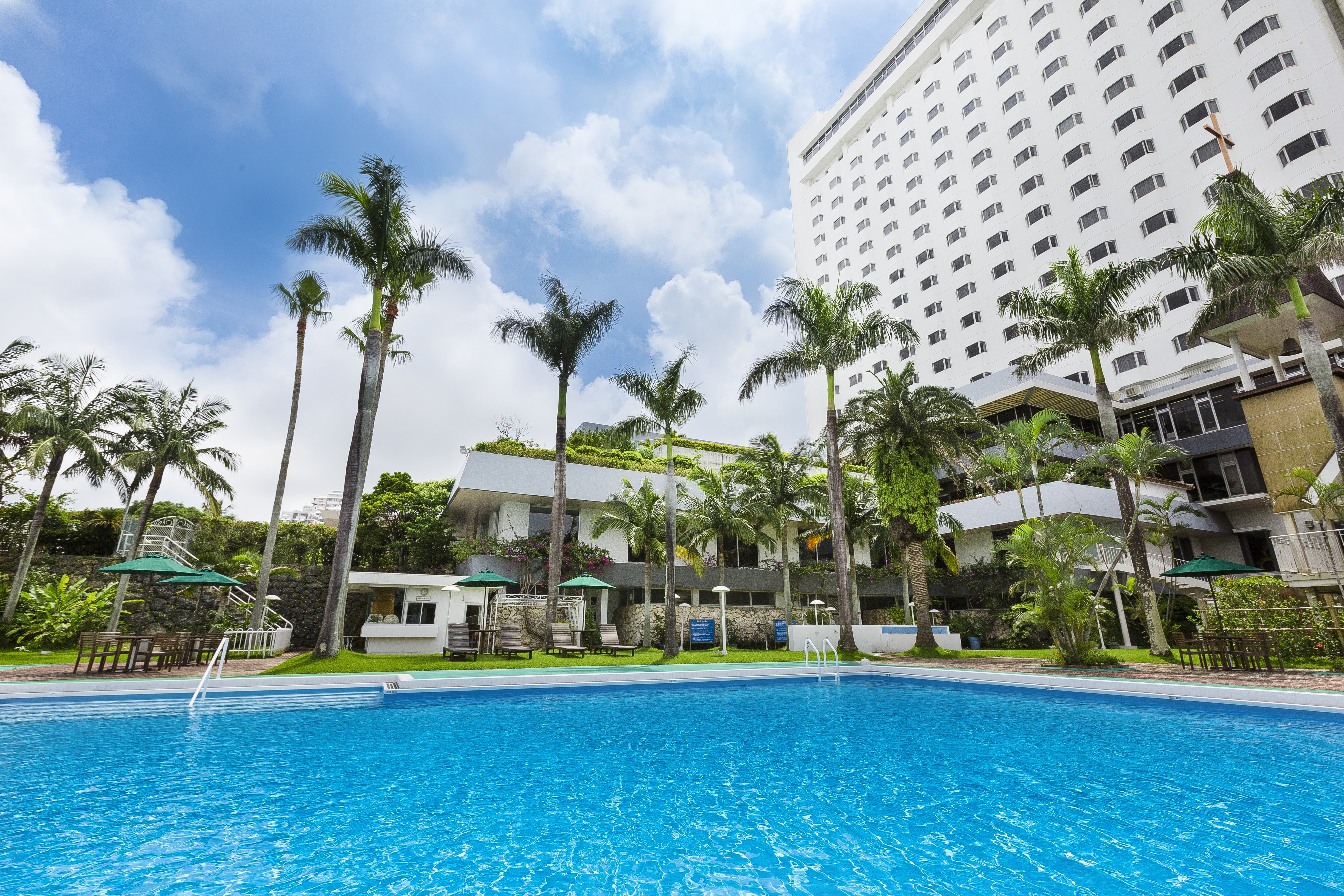 Фото DoubleTree by Hilton Hotel Naha Shuri Castle