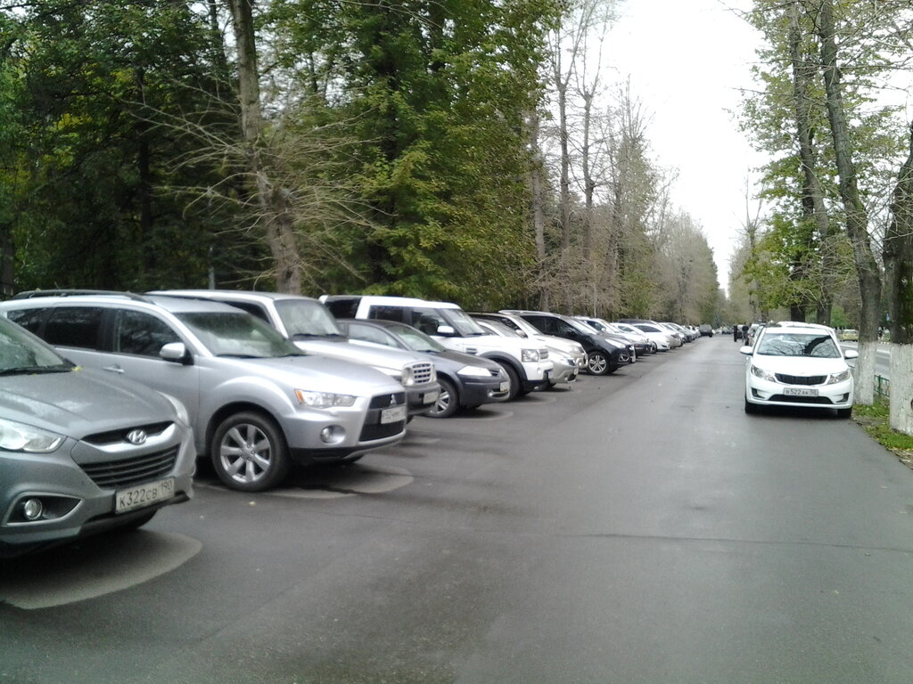 Parking lot Parkovka pri Obshchevoyskovoy Akademii Vs Rf, Moscow, photo