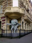 Dom s atlantami (вулиця Гоголя, 7), atracción