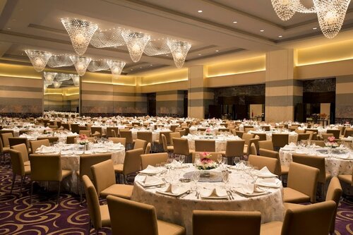Гостиница Hilton Grand Abu Dhabi в Абу-Даби