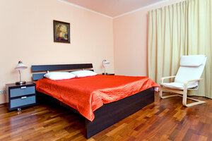 Holiday Apart-Hotel (посёлок городского типа Козин, Паевая улица, 19) ، فندق