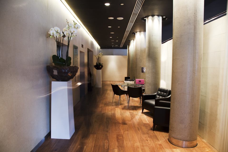 Фото The Trafalgar St. James London, Curio Collection by Hilton