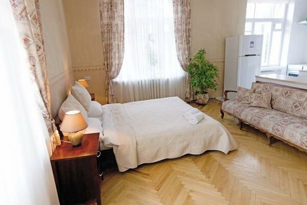 Short-term housing rental One bedroom. Luxe. 29 Khreshchatyk str. Besarabka, Kyiv, photo