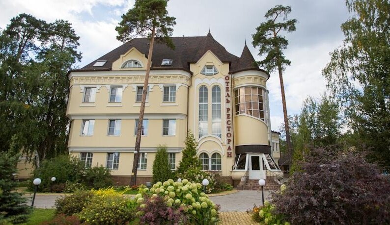 Resort Dvoryanskoye gnezdo, Korolev, photo